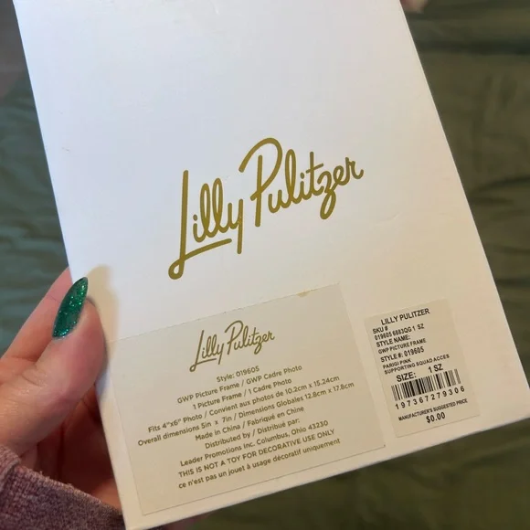 NIP Lilly Pulitzer GWP breast cancer picture frame 💕🩷🙏🏻 - Picture 2 of 5